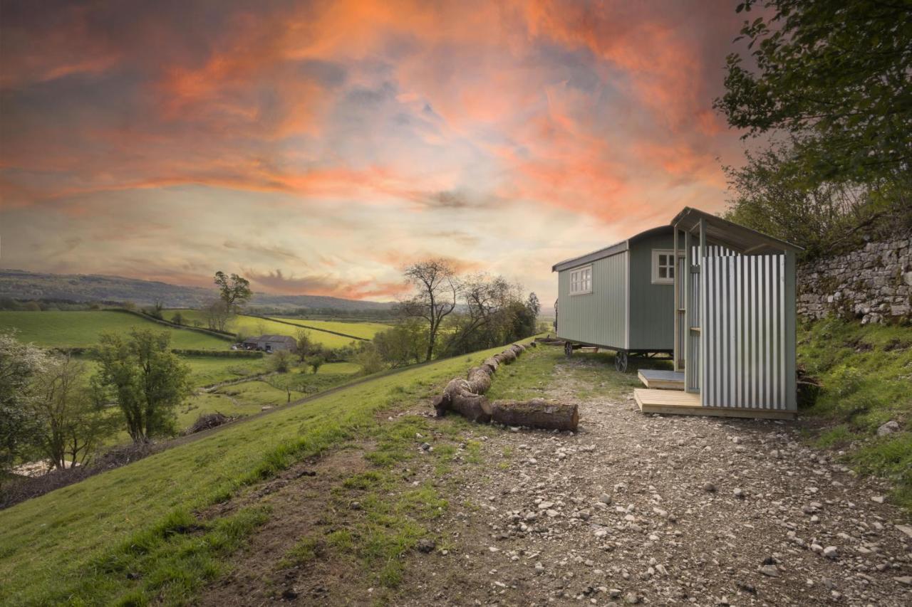 The Heron Shepherds Hut At Lyth Valley Brigsteer Exterior photo