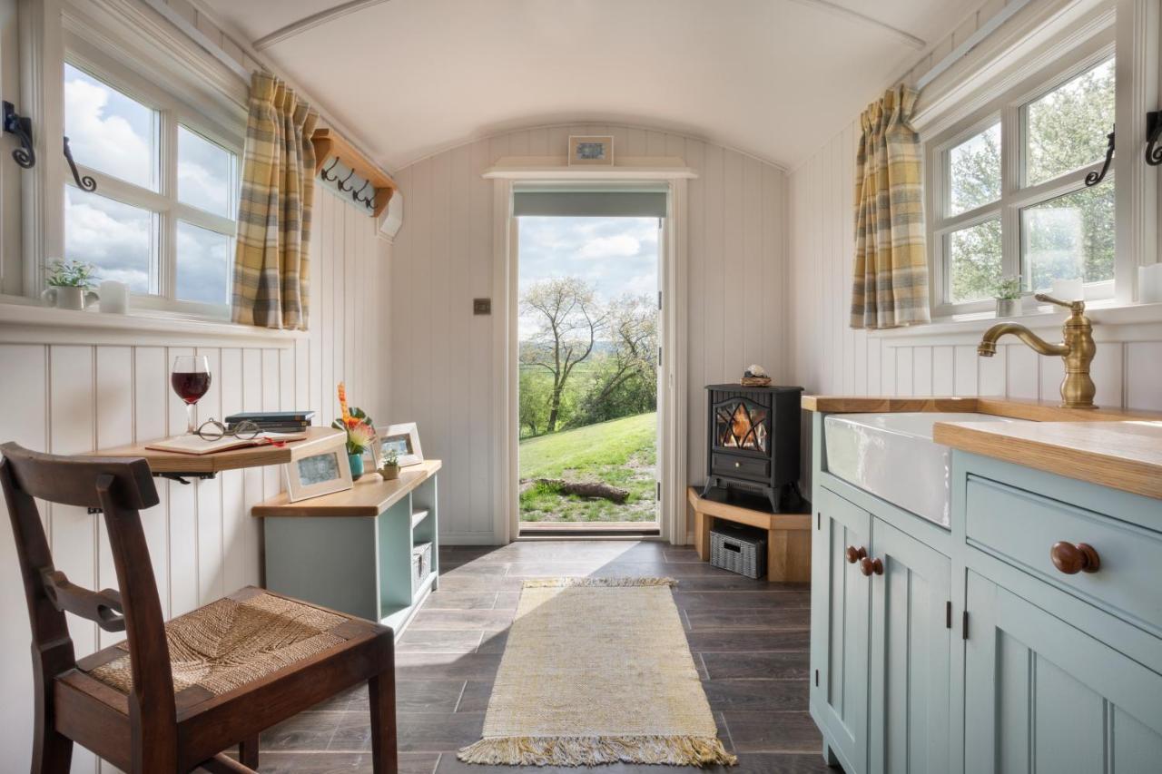 The Heron Shepherds Hut At Lyth Valley Brigsteer Exterior photo